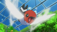 EP810 Fletchling usando ala de acero