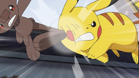 El primer enfrentamiento: Scorbunny contra Pikachu de Ash.