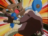 Hitmontop golpeando a Hitmonlee.