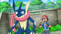 Greninja junto a Ash.