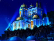 Hotel Gran Lago por la noche.