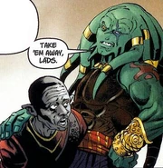 Naxy se gira hacia .