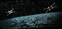 Los  de la  atacan una esfera habitable militarizada cerca de .