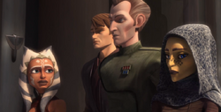 Tarkin con Anakin viendo a Ahsoka y Barriss para arrestar a Una