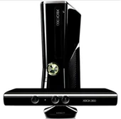 Una consola Xbox 360 "S" con Kinect