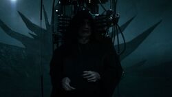 El renacimiento del Emperador tuvo un costo; su cuerpo clonado era una vasija débil y en descomposición.