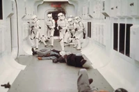 soldados de asalto de la 501 invadiendo la Tantive IV.