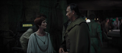 BailOrganaTalksToMonMothma