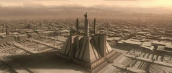 Dooku se crió en el Templo Jedi de Coruscant, donde aprendió los caminos de la Fuerza junto a otros jóvenes.