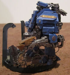 Dreadnought Acorazado de los Ultramarines con Martillo Sísmico de modelo inusual y Rifle de Fusión.