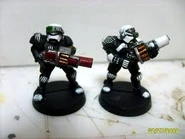 Dos Arbitradores armados con sendos lanzagranadas.