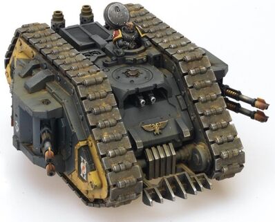 Miniatura land raider proteus capitulo escorpiones rojos