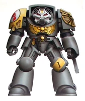 Hermano de Batalla de la 1ª Compañía de los Escorpiones Rojos, equipado con una Armadura de Exterminador