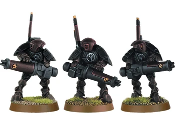 Tres  equipados con Armaduras XV15 Sombra.