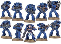 Escuadra Táctica de los Ultramarines con Lanzamisiles y Rifle Grav.