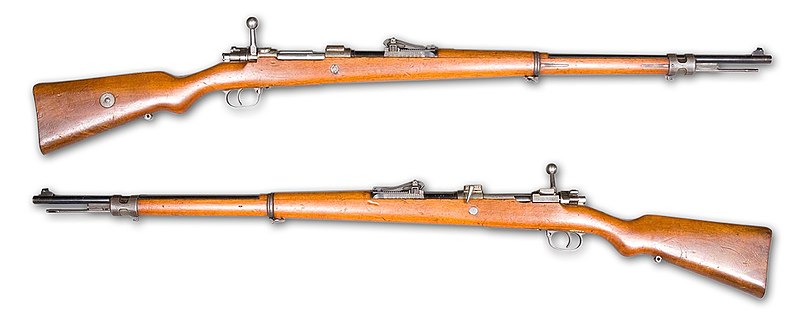 Popular science monthly . 8:23 The FiL^Iiting Weapons of Seven Warring  Powers. The GermanMauser can firefaster than anyother rifle usedin the war.  Themagazine holdsfive cartridges,packed inchargers The Austrianrifle is the  light-est of