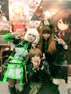 DiGiWi2.jpg (166 KB) From left to right:あき, peЯoco. and 雨宿どみ乃.