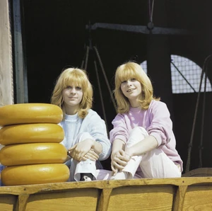 Eurovision Song Contest 1980 postcards - Sophie & Magaly 07