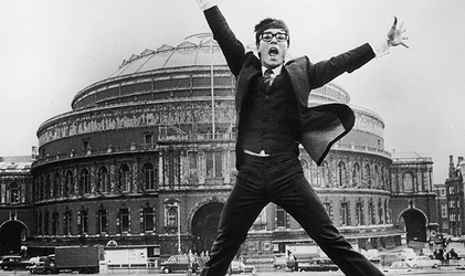 Cliff Richard before the contest began
