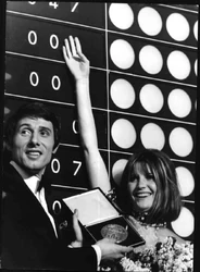 Grand Prix (57 KB) Sandie Shaw receiving the Grand Prix
