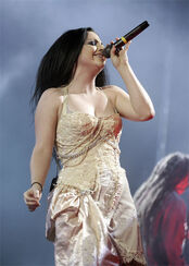 Amy live.jpg