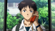 Shinji Teléfono Público Rebuild 1.0