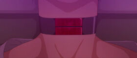 Nuevamente los glifos en el collar de Shinji. Estos pueden verse brillando en varias ocasiones a lo largo de la película