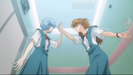 Asuka tente de gifler Rei après une dispute