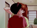 Asuka besando a Shinji