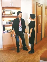 韓馬利先在《法網狙擊》，踩上森美家中和他相認。