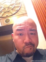 667d3471jw1dwm4c0h5grj.jpg (139 KB) Wyman在微博張貼照片,表示已換好了黑色衣服趕赴現場