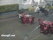 Crazy-driving-restaurant