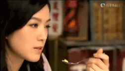 苟芸慧食蛋撻gif(2)