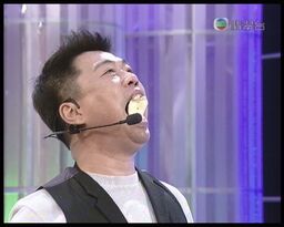 阮兆祥咬蘋果2.jpg (46 KB) 阮兆祥咬蘋果2