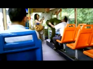 Gzbus cop kick.jpg (58 KB) Gzbus cop kick