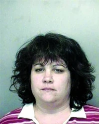 108237-3.jpg (15 KB) 新聞報導中35歲的「美女教師」