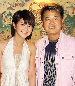 2448.jpg (174 KB) 陳百祥與裕美「父女」合照