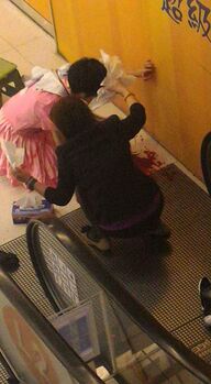 Breakhead.jpg (59 KB) 屯門史迪仔被爆頭受傷蹲下