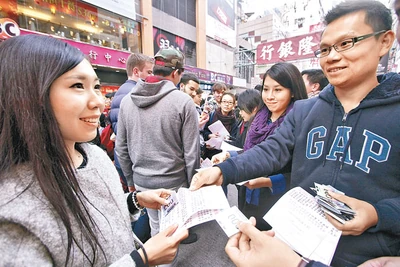 1225-00176-106b1.jpg (89 KB) 《東方日報》照片