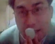 「」在早期上傳的網路影片，被視為「白卡」文化的發源地