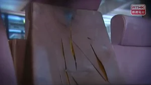 有關情節出現穿崩，出現「凳上有凳」﻿情景