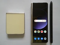 Samsung Galaxy Z3 5G.jpg (7.18 MB)