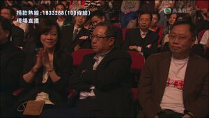 岳少在捐獻了港幣二百萬善款後，全程黑面。