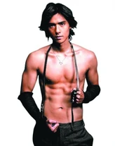 9397180 597278.jpg (55 KB) 吳彥祖搞笑上傳馮的性感照,並留言說:「馮德倫從沒拍遇(過)那些照片?看,我有證據!」