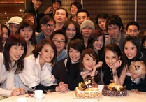 曾美華(左下二)出席聚會時的照片