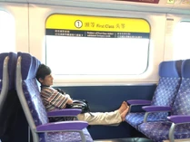 China people in the train.jpg (76 KB) China people in the train