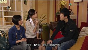 Fala finger.jpg (41 KB) 陳法拉伸出中指