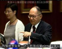 網民將吳亮星申報資產的地址公開，引發訂Pizza及麥當勞到其府上熱議