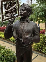 Hacken Statue.jpg (70 KB) Hacken Statue