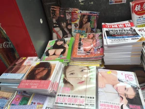 六歲Celine的寫真在報攤與「雞排妹」等寫真及色情刊物並排陳列